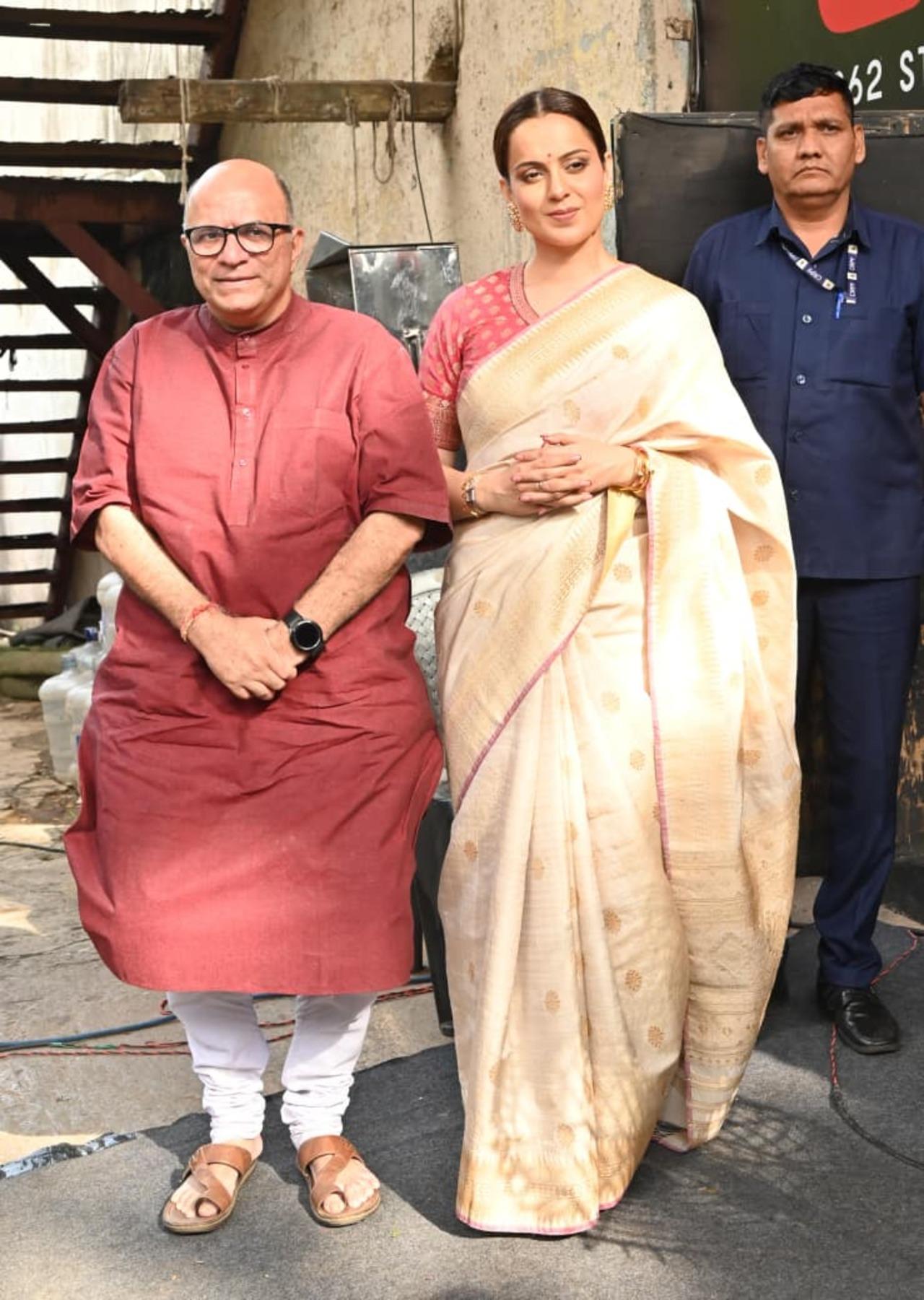 <p>Kangana Ranaut was clicked with filmmaker Chandraprakash Dwivedi. The diva looked radiant in a biege coloured saree which she paired with red blouse. She neatly tied her hair into a bun and opted for minimal makeup.&nbsp;</p>
